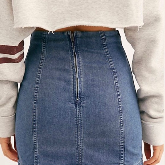 FREE PEOPLE /NEVER WORN Denim Mini Skirt, Size 4 - Picture 3 of 6